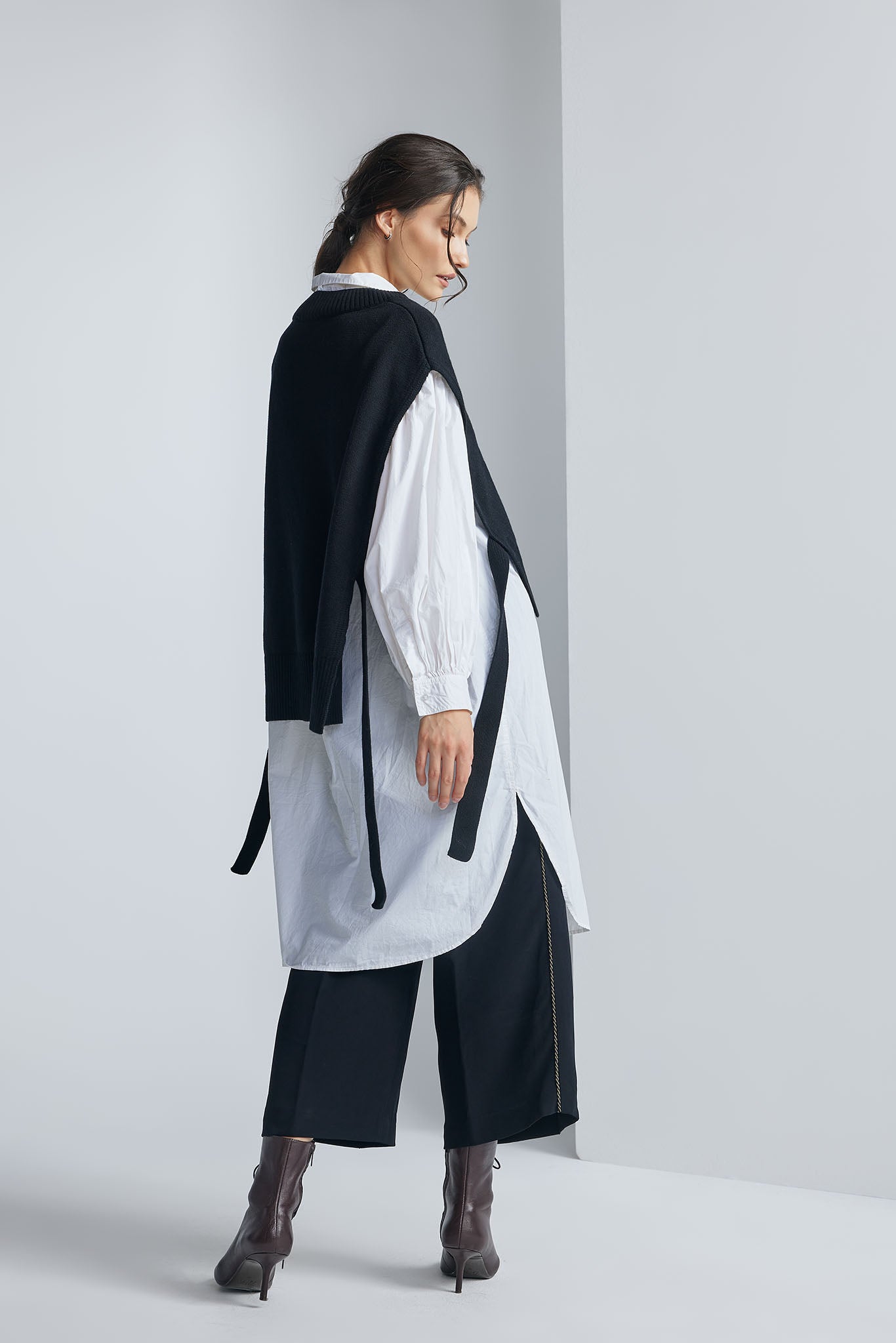 Vesta Elin Negru