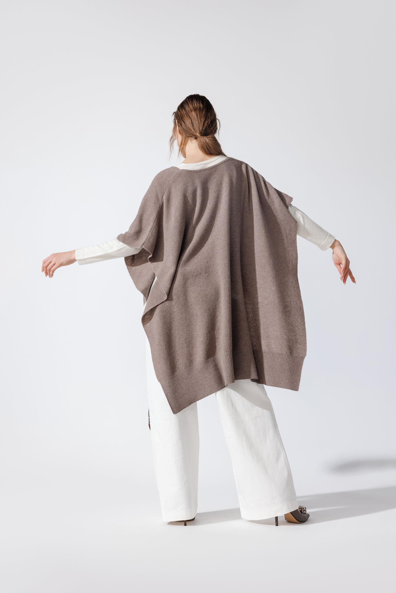 Poncho Hellena Bej