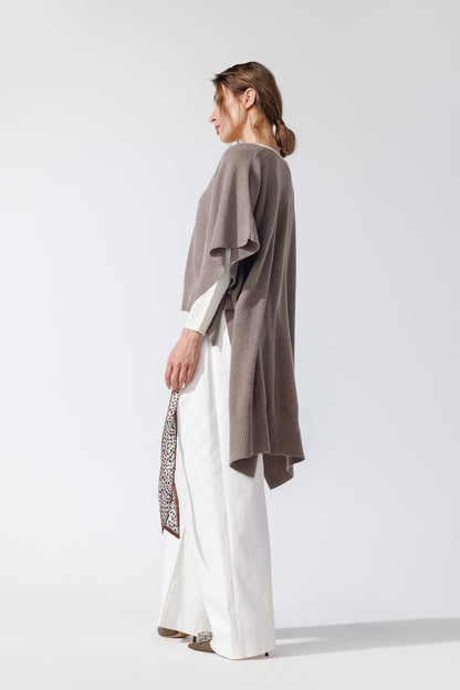 Poncho Hellena Bej