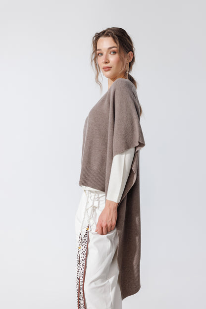 Poncho Hellena Bej