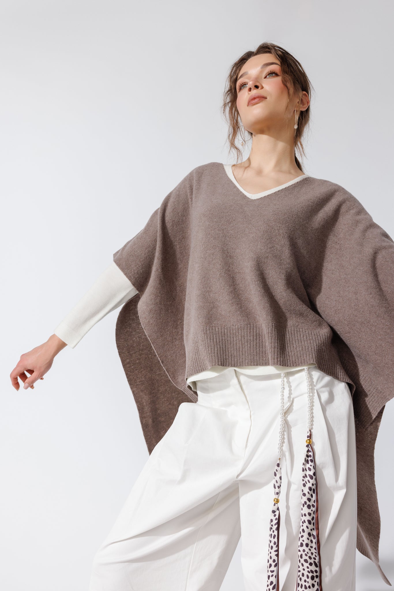 Poncho Hellena Bej