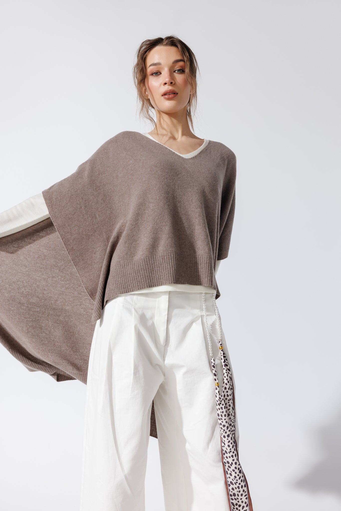 Poncho Hellena Bej