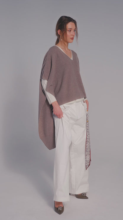 Poncho Hellena Bej